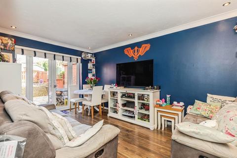 3 bedroom end of terrace house for sale, Lynwood Close, St. Leonards-On-Sea