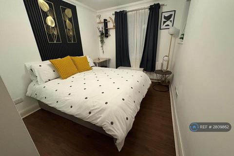 1 bedroom in a flat share to rent, Campbell Road, London, E3