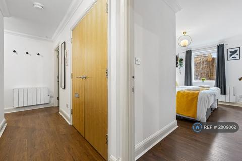 1 bedroom in a flat share to rent, Campbell Road, London, E3