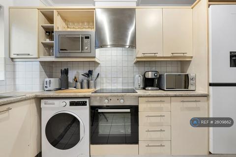 1 bedroom in a flat share to rent, Campbell Road, London, E3