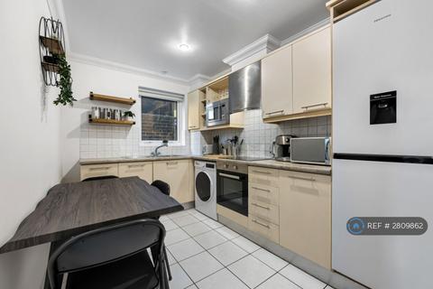 1 bedroom in a flat share to rent, Campbell Road, London, E3