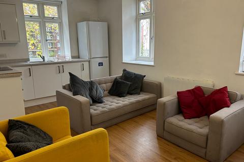 2 bedroom flat to rent, Champion Court, Bristol, BS2