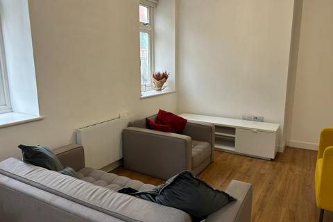 2 bedroom flat to rent, Champion Court, Bristol, BS2