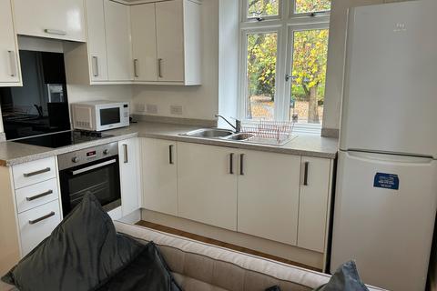 2 bedroom flat to rent, Champion Court, Bristol, BS2
