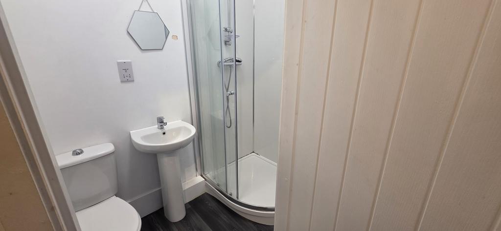 En suite shower