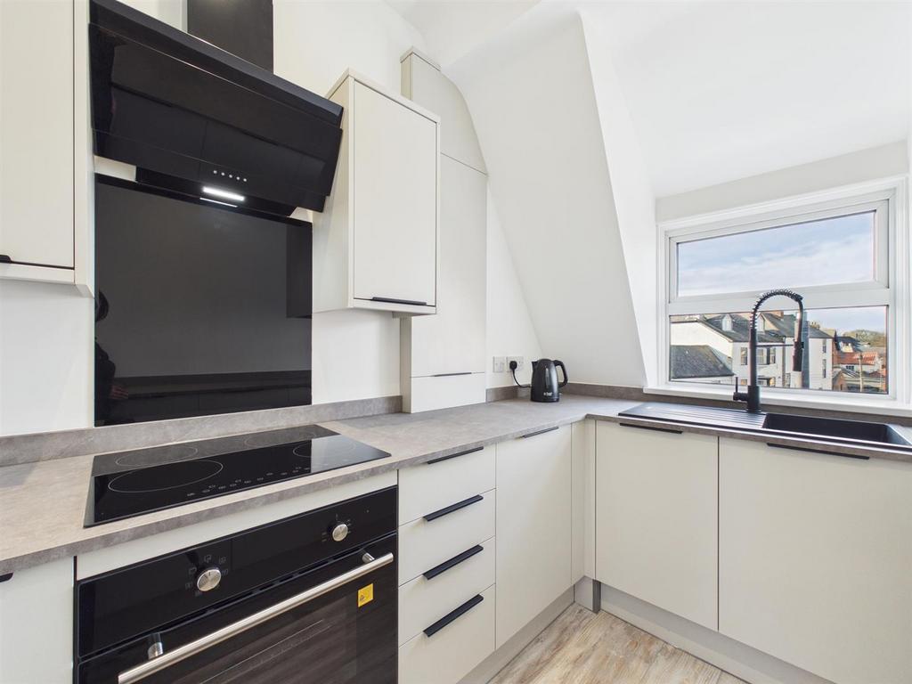 Kitchen 2.jpg