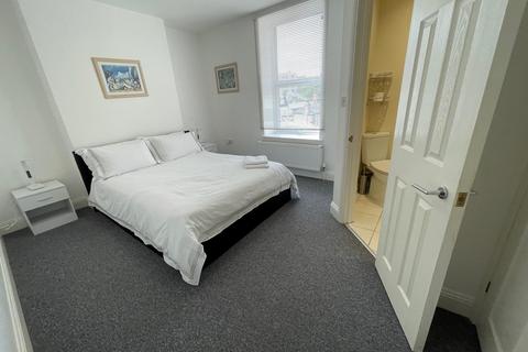 2 bedroom flat to rent, Lansdowne Road, BOURNEMOUTH