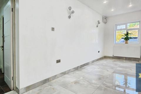Studio to rent, Shrub End Road, Essex, CO3