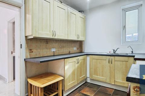 Studio to rent, Shrub End Road, Essex, CO3