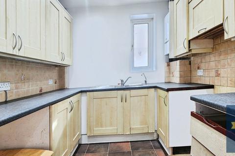 Studio to rent, Shrub End Road, Essex, CO3