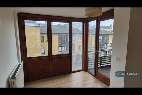2 bedroom flat to rent, Vantage Mews, London, E14