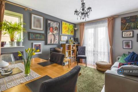 1 bedroom flat to rent, Oak Apple Court, London, SE12