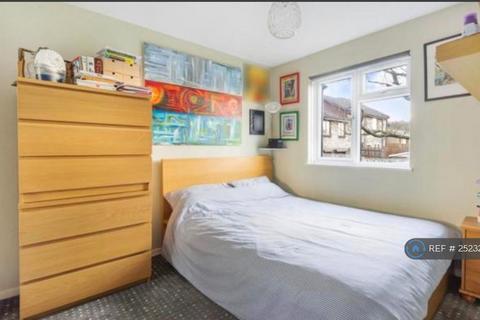 1 bedroom flat to rent, Oak Apple Court, London, SE12