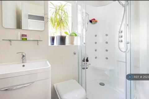 1 bedroom flat to rent, Oak Apple Court, London, SE12
