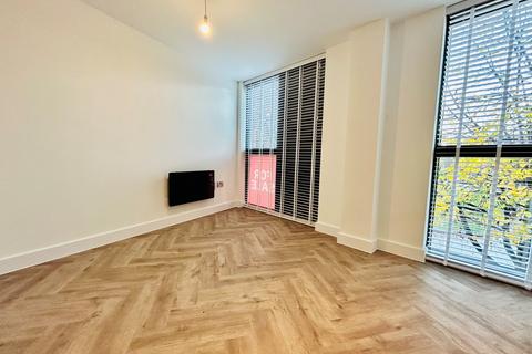 Studio to rent, Castleward Boulevard, DERBY