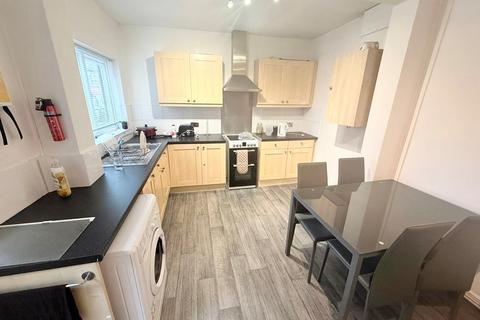 3 bedroom end of terrace house to rent, Hungerford Road, Crewe, CW1
