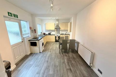 3 bedroom end of terrace house to rent, Hungerford Road, Crewe, CW1