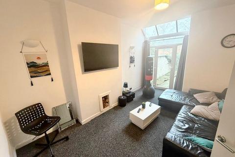 3 bedroom end of terrace house to rent, Hungerford Road, Crewe, CW1