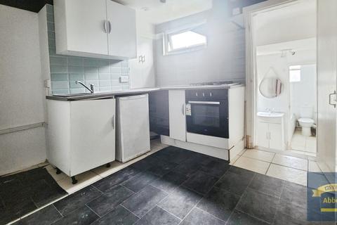 2 bedroom house to rent, Priory Street, Colchester, CO1