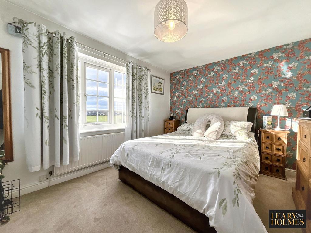 Master Bedroom (Rear)