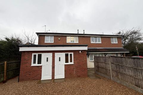 1 bedroom in a house share to rent, Rochford Drive, LUTON, LU2