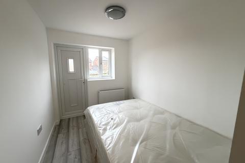 1 bedroom in a house share to rent, Rochford Drive, LUTON, LU2