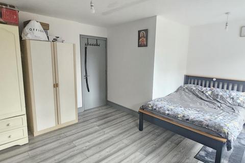 undefined, East Street, Bristol, BS3