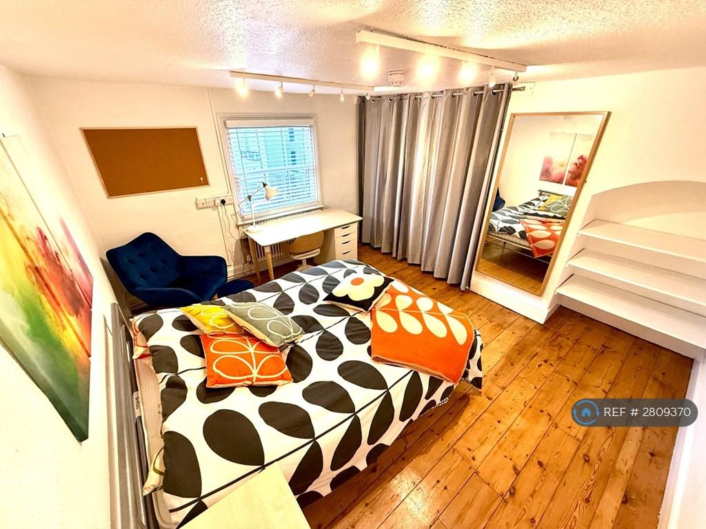 Room 8 Huge South Facing Room