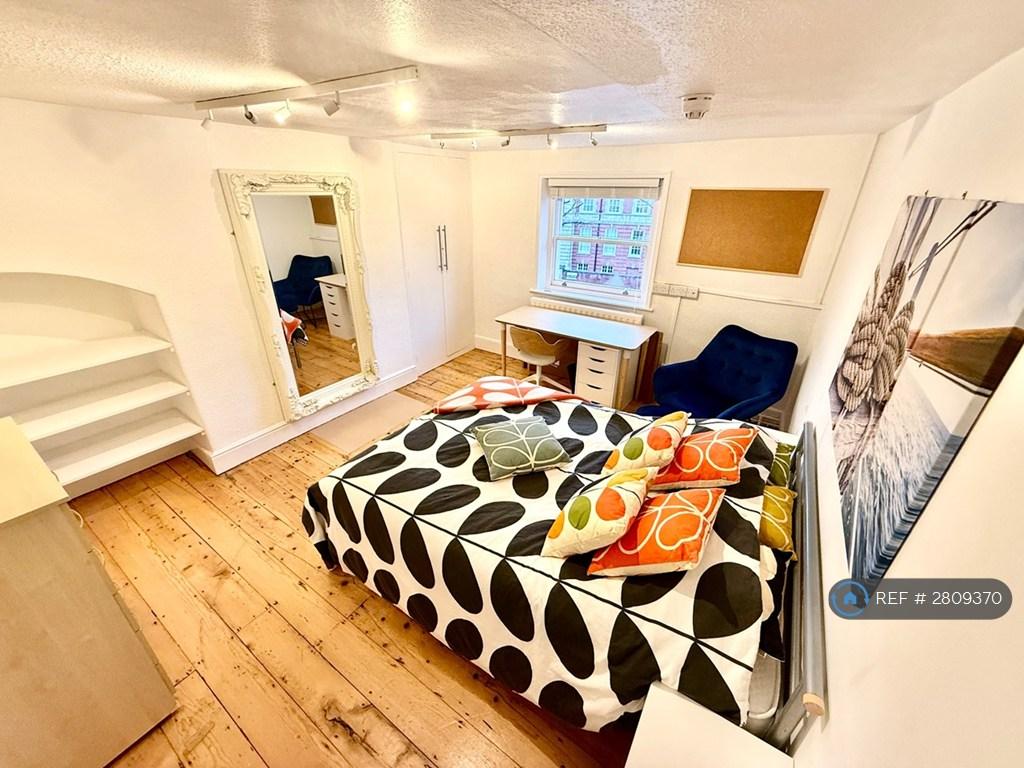 Room 5 Large Room Gorgeous Mirror Lovely View