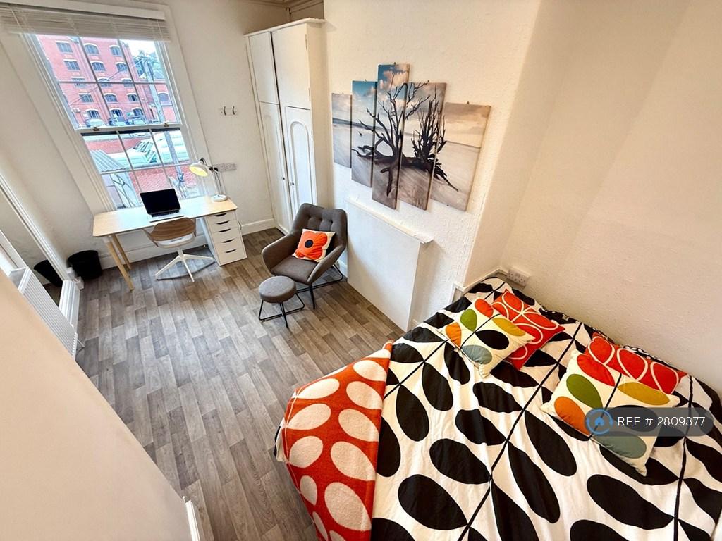 Room 5 With Built In Bed