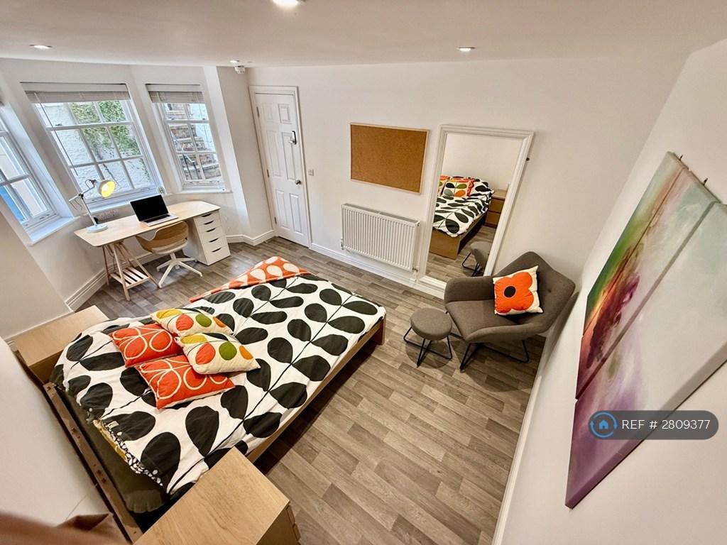 Room 1 Large Room With Private Entrance & Garden