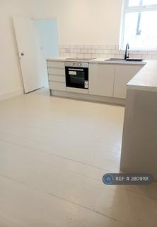 3 bedroom terraced house to rent, St Georges Road, Hastings, TN34
