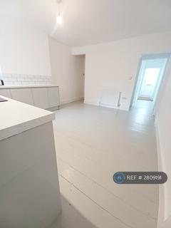 3 bedroom terraced house to rent, St Georges Road, Hastings, TN34