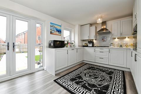 4 bedroom detached house for sale, Eveleigh Gardens, Hullbridge, Hockley