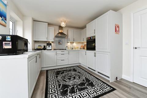4 bedroom detached house for sale, Eveleigh Gardens, Hullbridge, Hockley