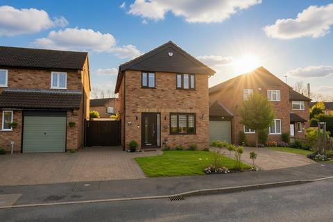 3 bedroom detached house for sale, Vienne Close, Duston NN5