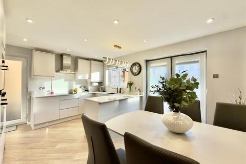 3 bedroom detached house for sale, Vienne Close, Duston NN5