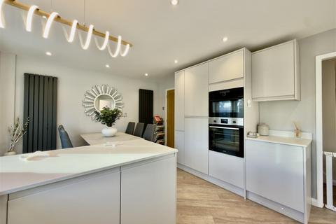 3 bedroom detached house for sale, Vienne Close, Duston NN5