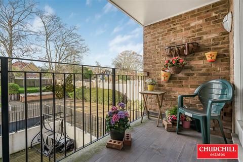 2 bedroom apartment for sale, Roca Court, Wanstead