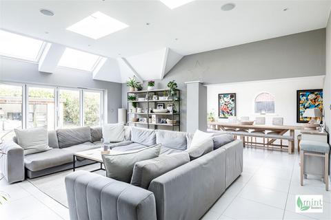 undefined, Weston Way, Woking GU22