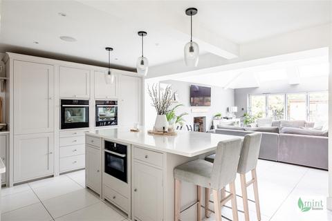 undefined, Weston Way, Woking GU22