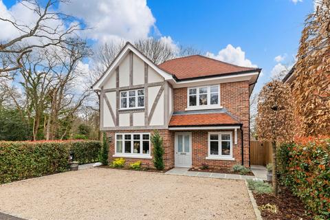 4 bedroom detached house for sale, Bigshotte Court, Crowthorne RG45