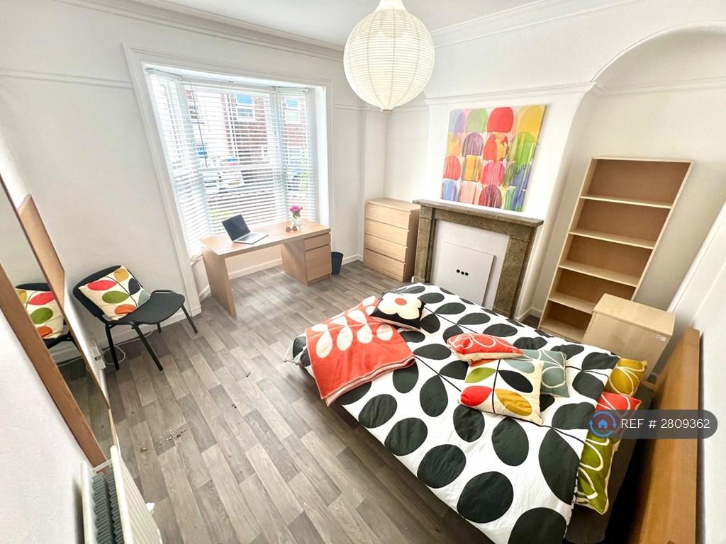 Room 1 Very Large Light Filled Room With Sofa