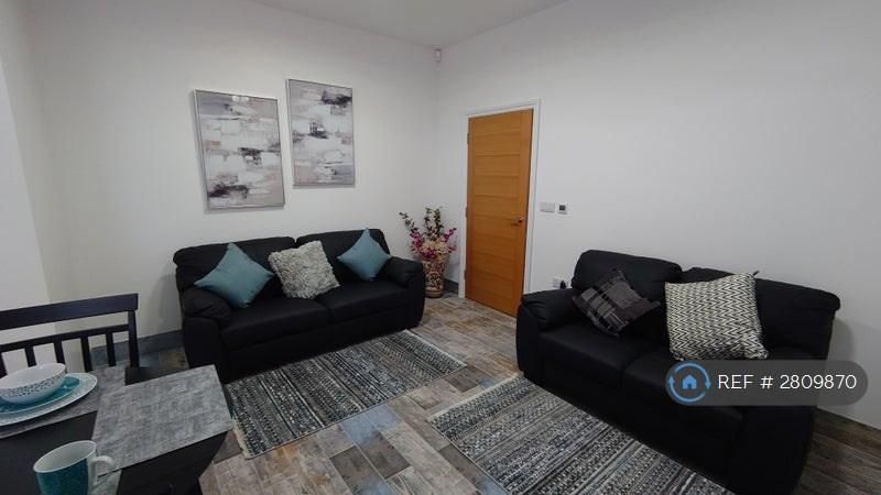 Lounge/Dining Area
