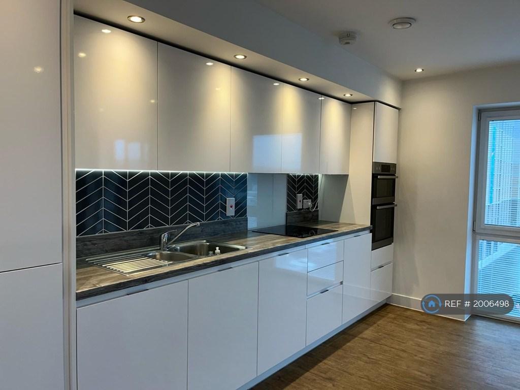 2 - Kitchen\Lounge