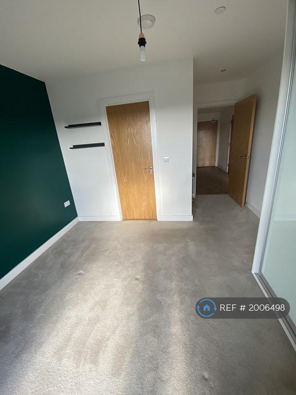 4 - Master Bedroom