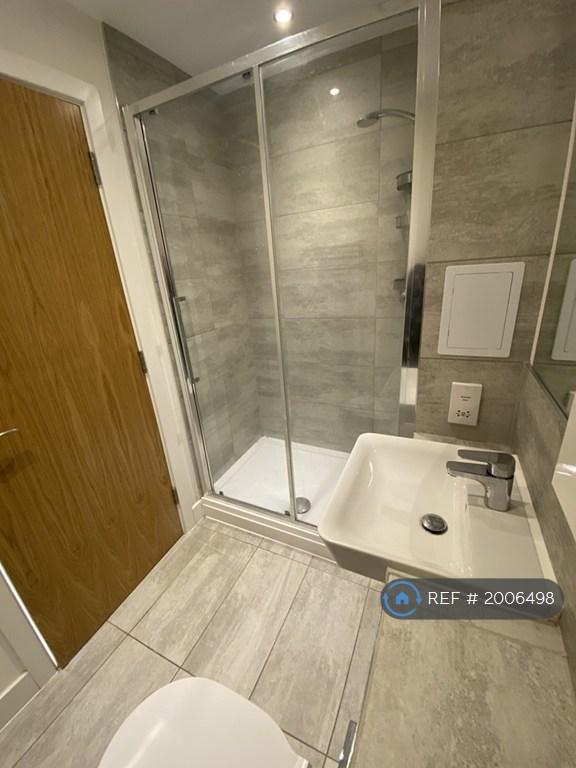 1 - En-Suite To Master Bedroom
