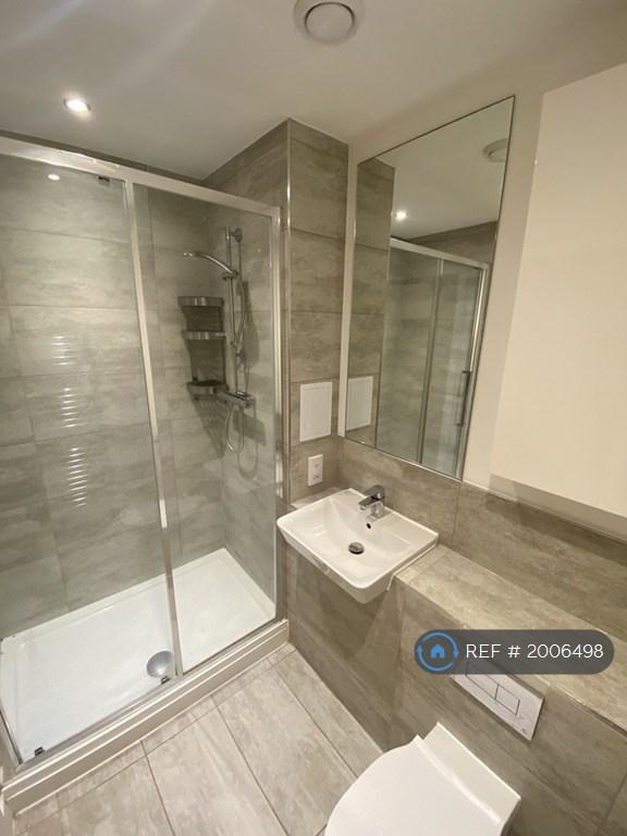 2 - En-Suite To Master Bedroom
