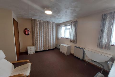 Studio to rent, Burgess Road, SOUTHAMPTON