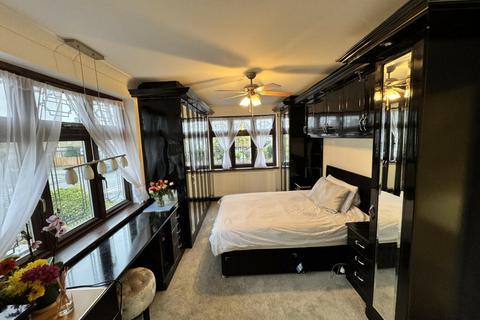 undefined, Spring Grove Road, Isleworth TW7